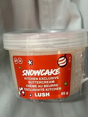 Brand new Lush Kitchen Exclusive Holiday Box SNOWCAKE BUTTERCREAM 95 gram